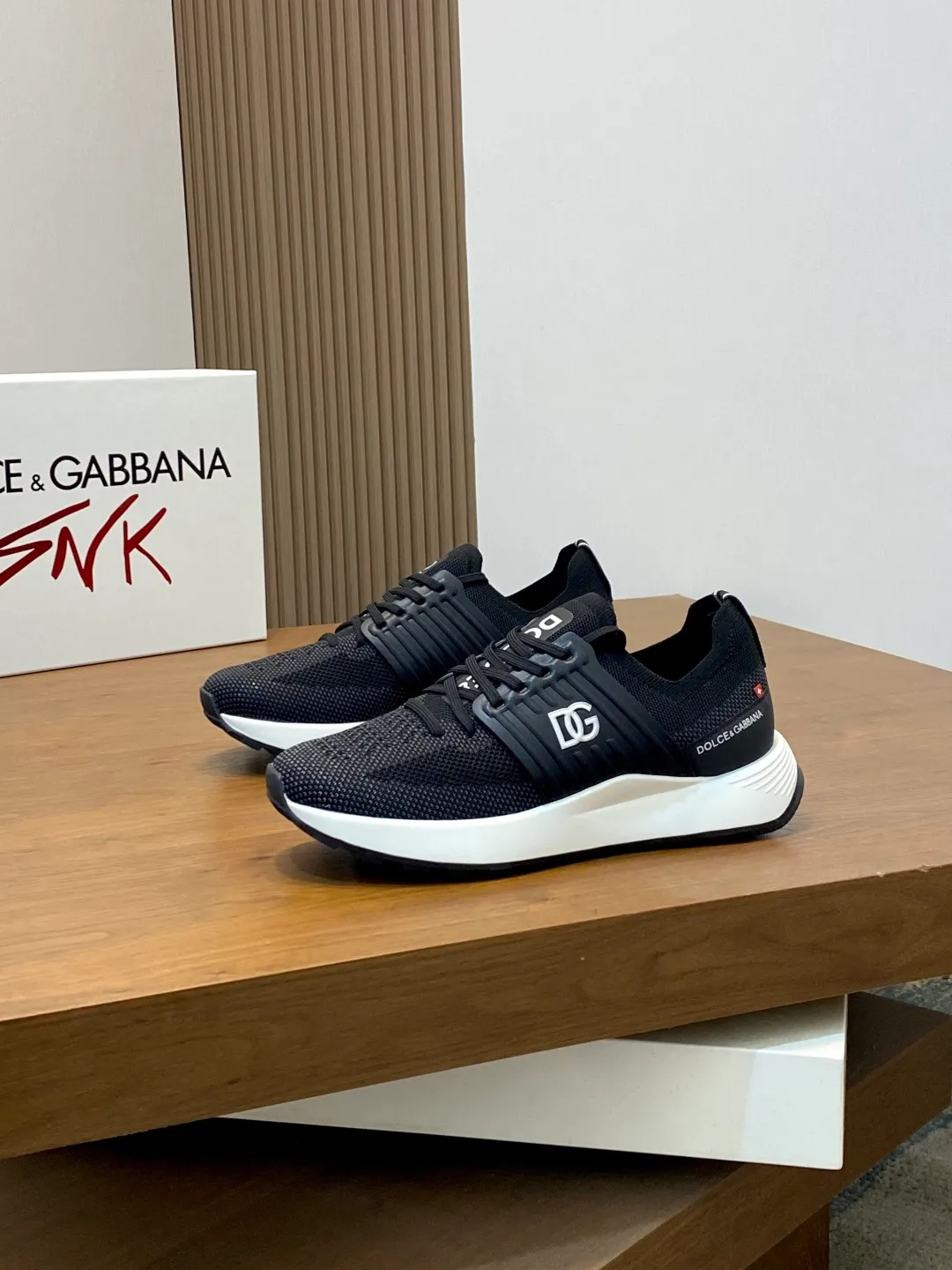 Men's Men's Shoes 💰700••New arrivals••Dolce&Gabbana••DG✔️High-end men's sports•casual shoes. Original goods from top counters. Original imported cowhide, multi-material splicing design ➕Imported cowhide lining, cowhide feet ➕Original TPR elastic outsole.  Size: 39-44 (38, 45 customized)